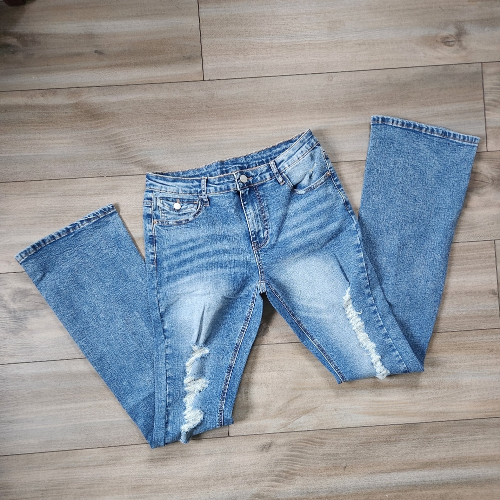 Straight leg Distressed Jeans NWT L